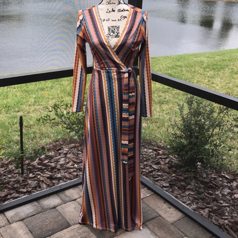 [SOLD] Striped Sleeved Maxi Dress
